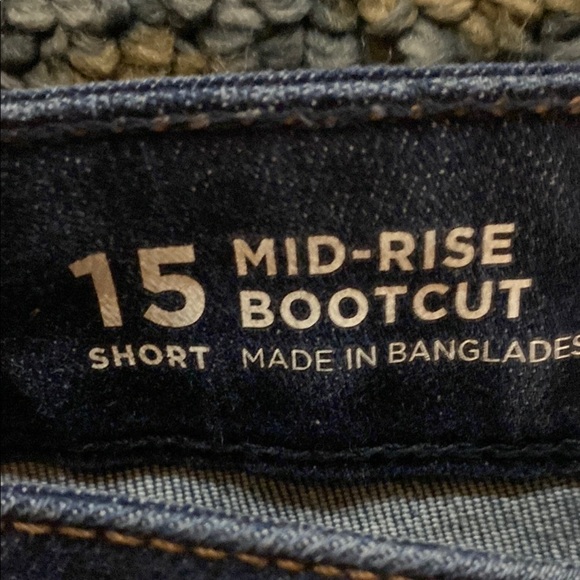 Arizona Mid-Rise Bootcut Size 15Short Jeans - Picture 4 of 14